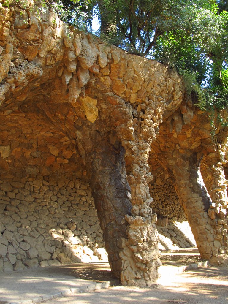 Галереи в парке Гуэль