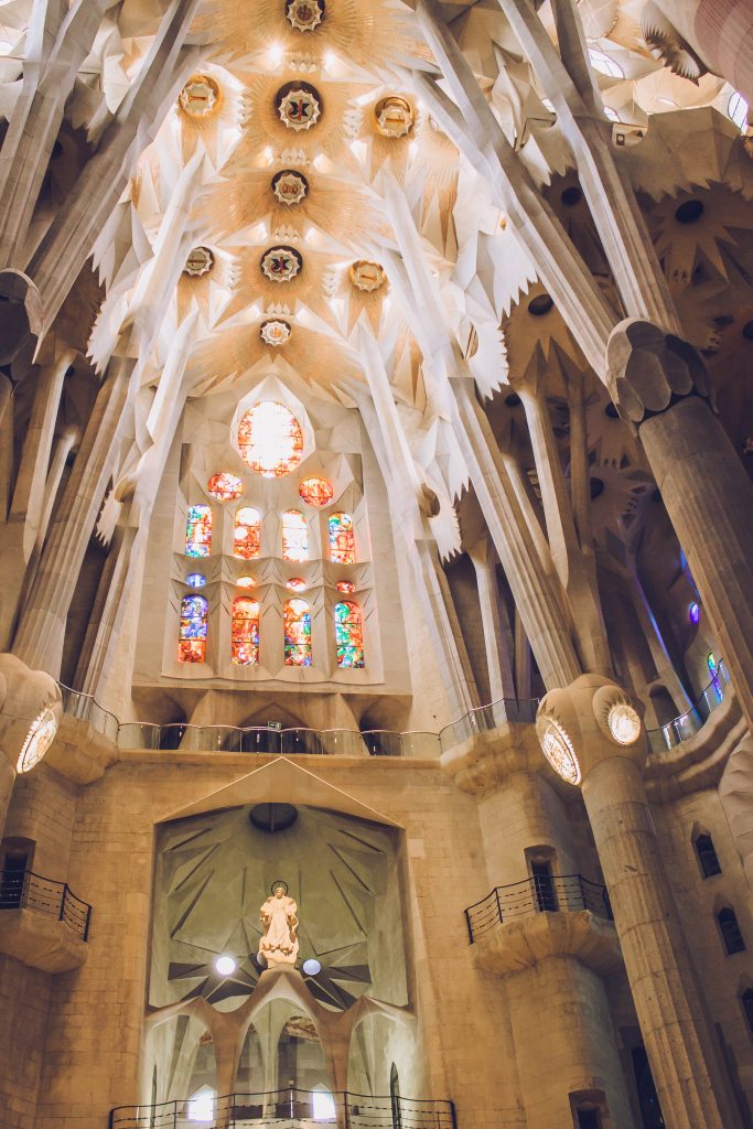 Неф Саграды Фамилии