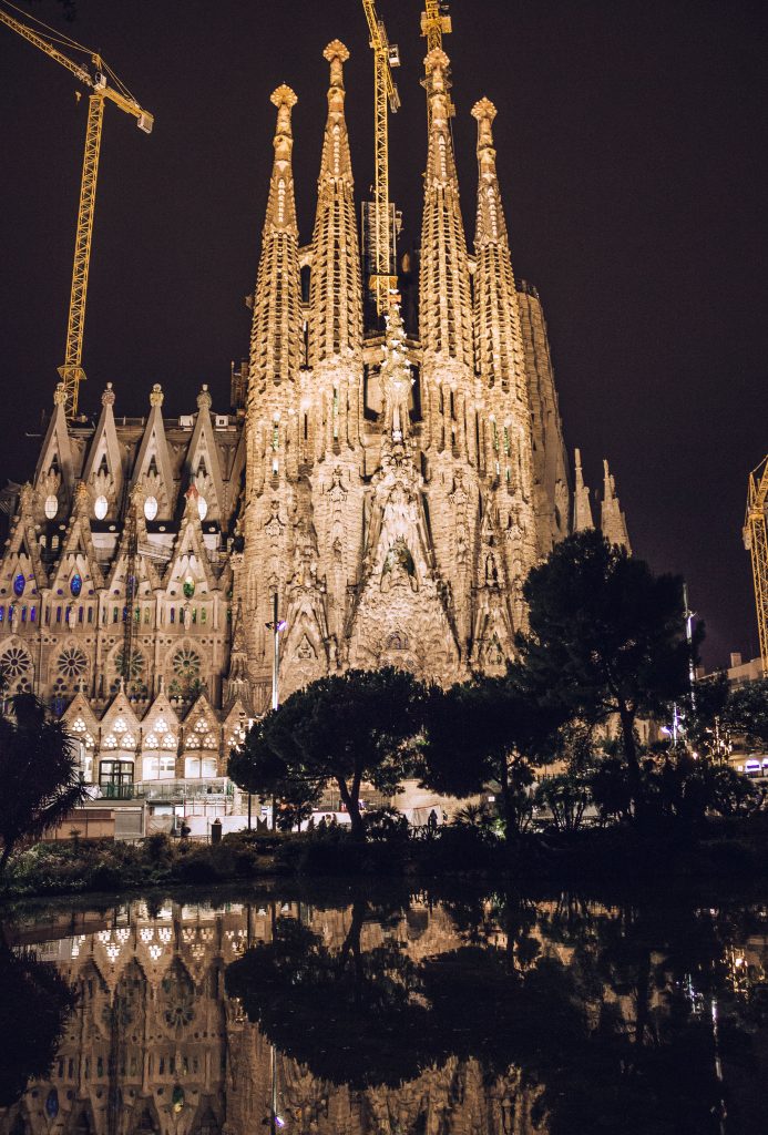 Саграда Фамилиа ночью