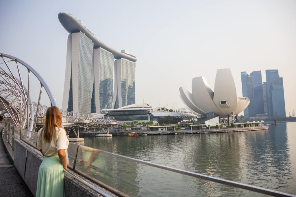 Marina Bay Sands и вид на центр Сингапура